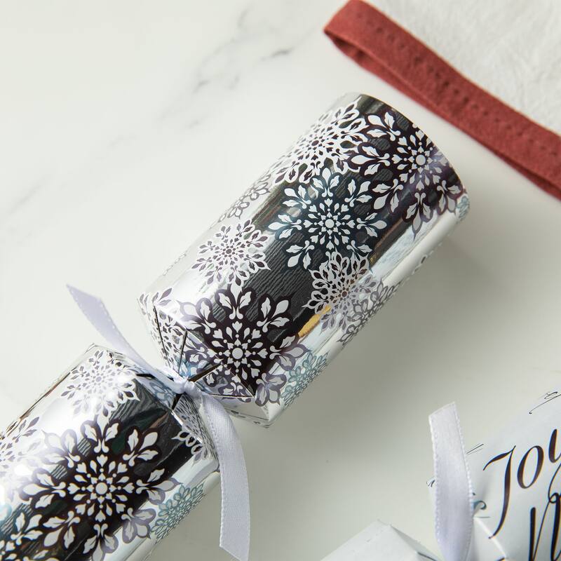 Glitzhome 6 Pack Christmas Snowflake Party Crackers Favor Supplies with Gift Contents for Kids