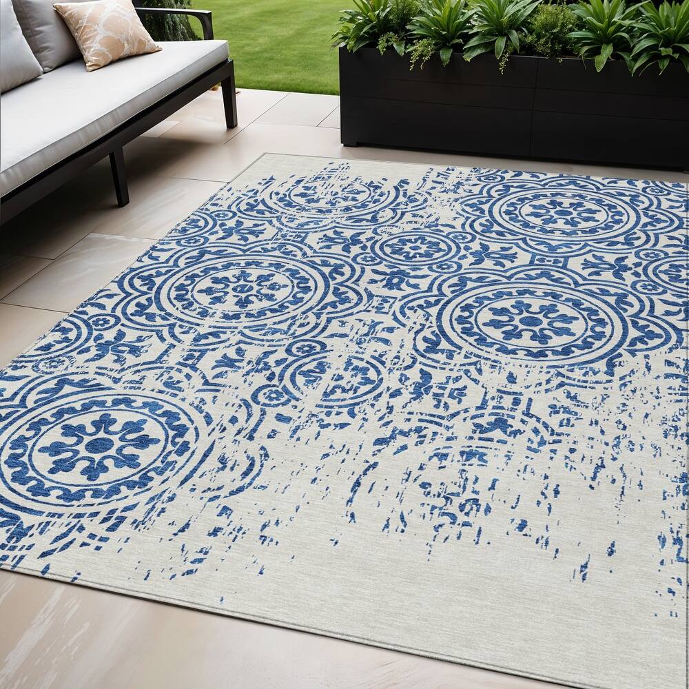 HomeRoots Medallion Transitional Rectangle Outdoor Rug