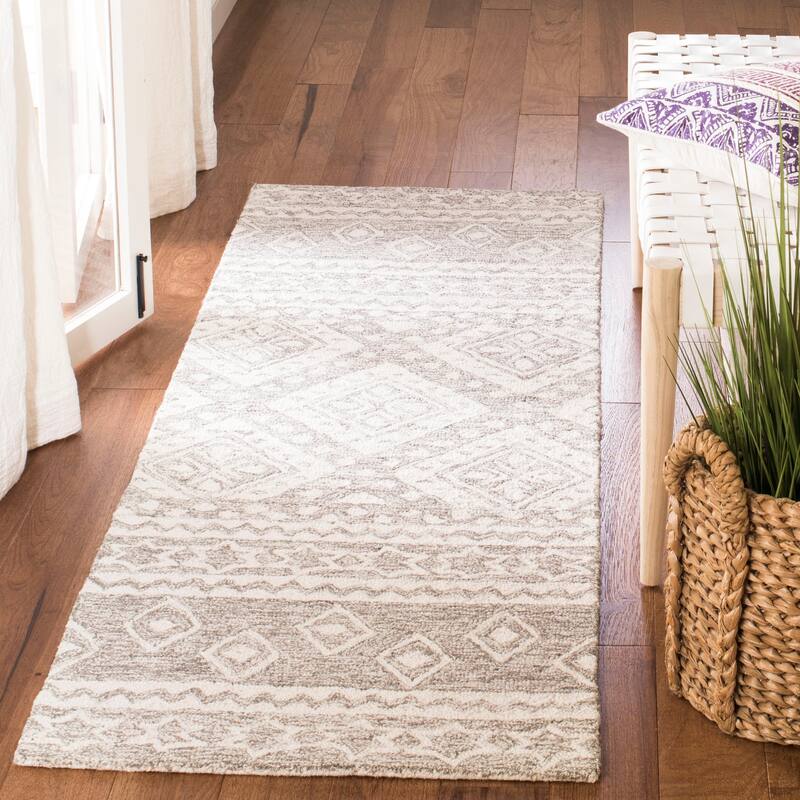 SAFAVIEH Handmade Micro-Loop Kobie Wool Rug - 2'3" x 7' Runner - Dark Grey/Ivory
