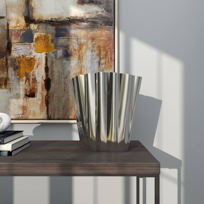 Silver Stainless Steel Metal Vase with Zig Zag Edging