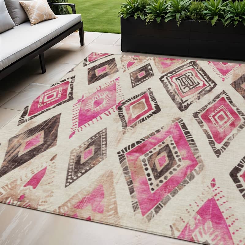 HomeRoots Aztec Transitional Rectangle Outdoor Rug - 5' X 8'