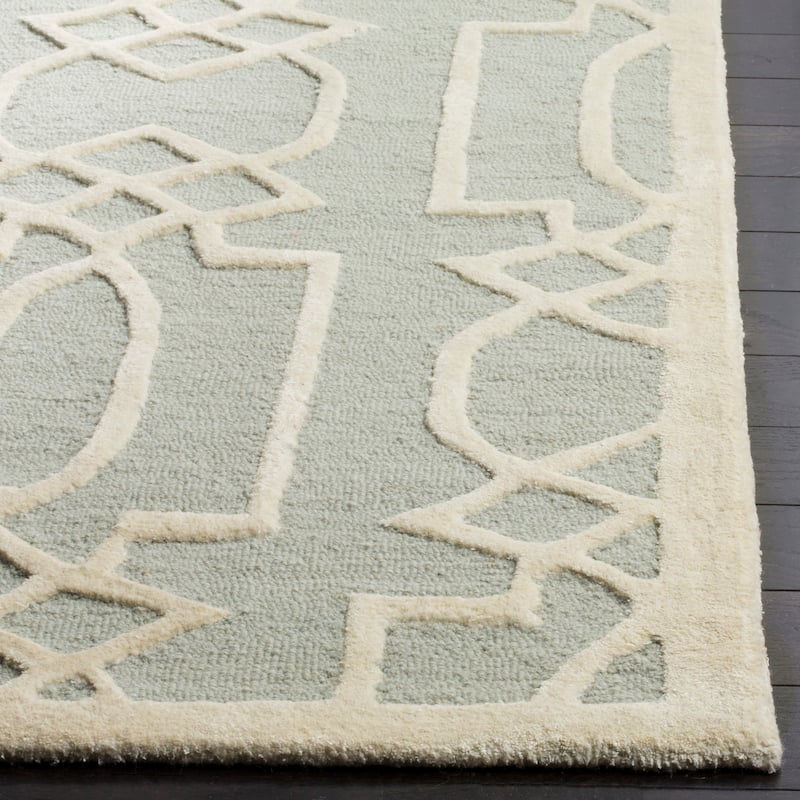 SAFAVIEH Handmade Bella Sakurako Modern Floral Wool Rug