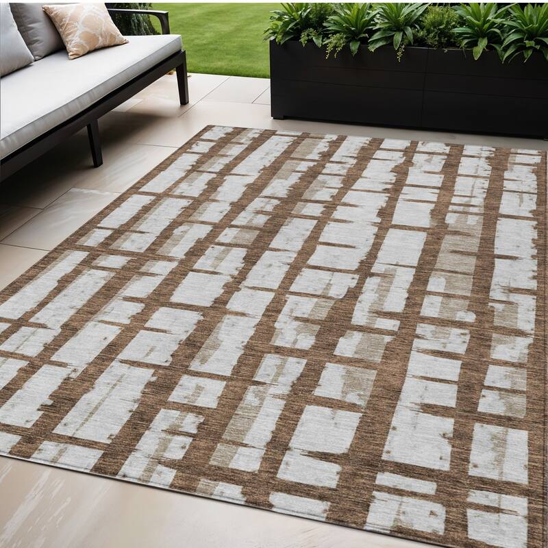 HomeRoots Striped Transitional Rectangle Outdoor Rug - 5' X 8'