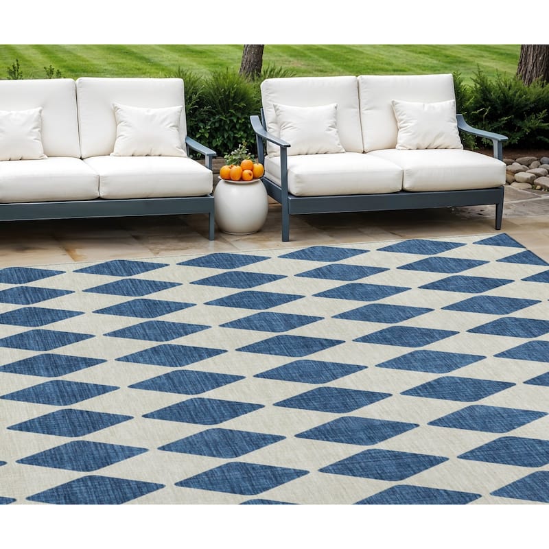 HomeRoots Geometric Transitional Rectangle Outdoor Rug - 10' X 14'