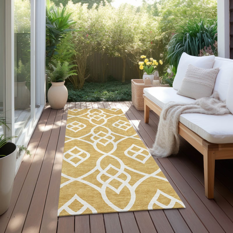 Machine Washable Indoor/ Outdoor Chantille Modern Trellis Rug - Gold - 2'3" x 7'6"