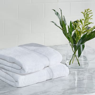 SAFAVIEH Plush Bath Towel (Set of 2) - 27" W x 54" H