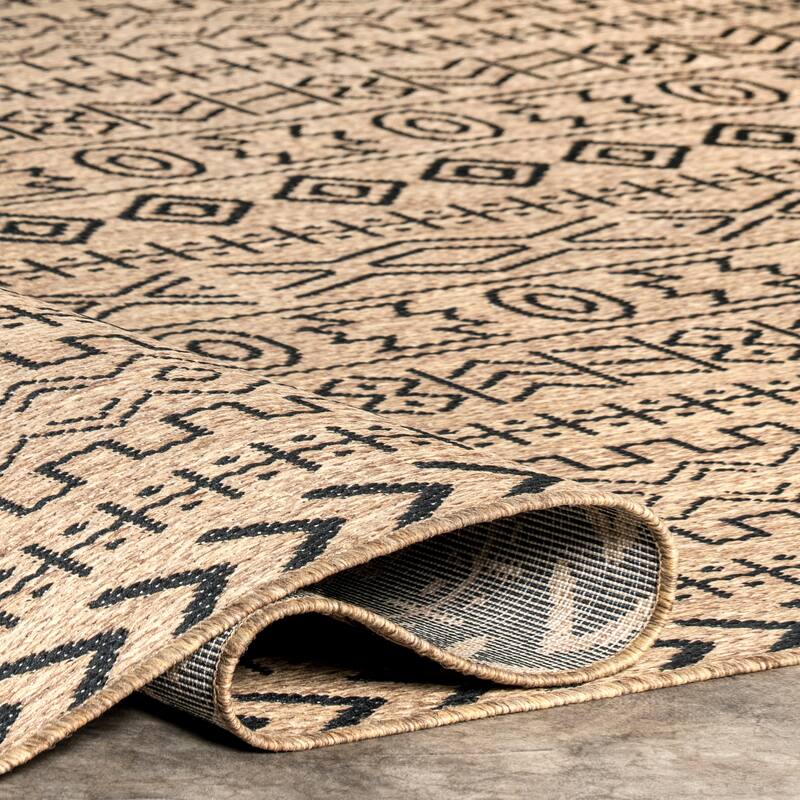 Nuloom Indoor/Outdoor Transitional Tribal Aztec Geometric Area Rug
