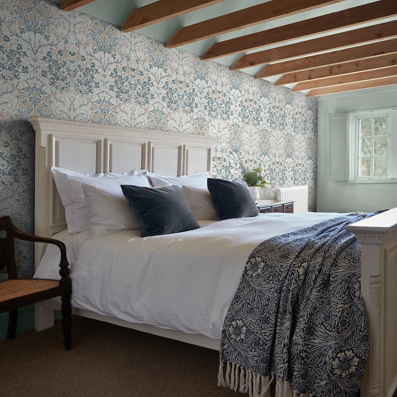 William Morris Blackthorn Daydream Wallpaper