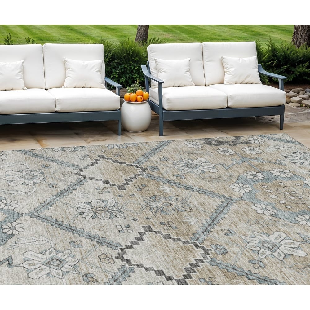 HomeRoots Floral Transitional Rectangle Outdoor Rug