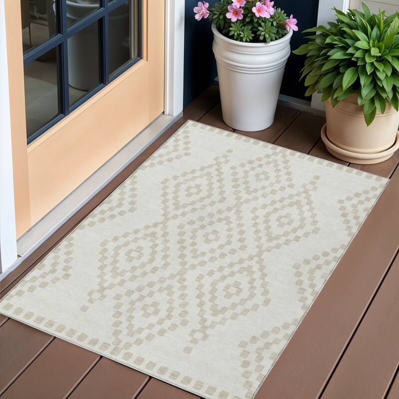 HomeRoots Geometric Transitional Rectangle Outdoor Rug - 3' x 5'
