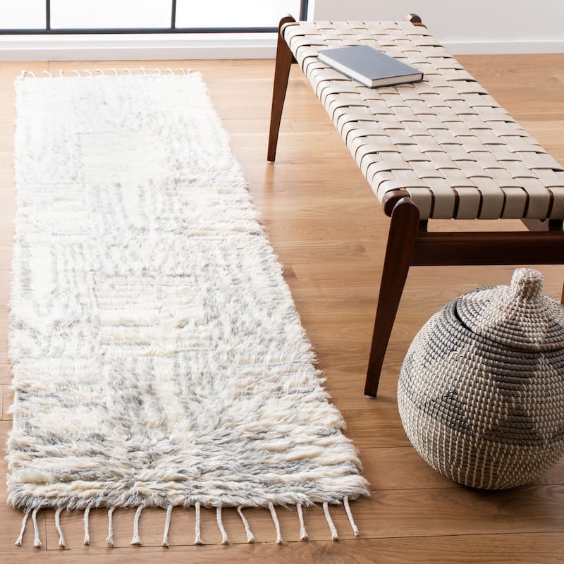 SAFAVIEH Hand-Knotted Manhattan Zlatica Wool Tassel Rug - 2'3" x 8' Runner - Ivory/Grey