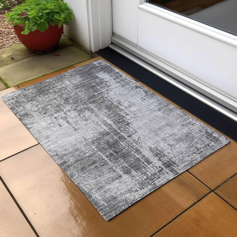 Machine Washable Indoor/ Outdoor Chantille Abstract Ombre Rug - Gray - 1'8" x 2'6"