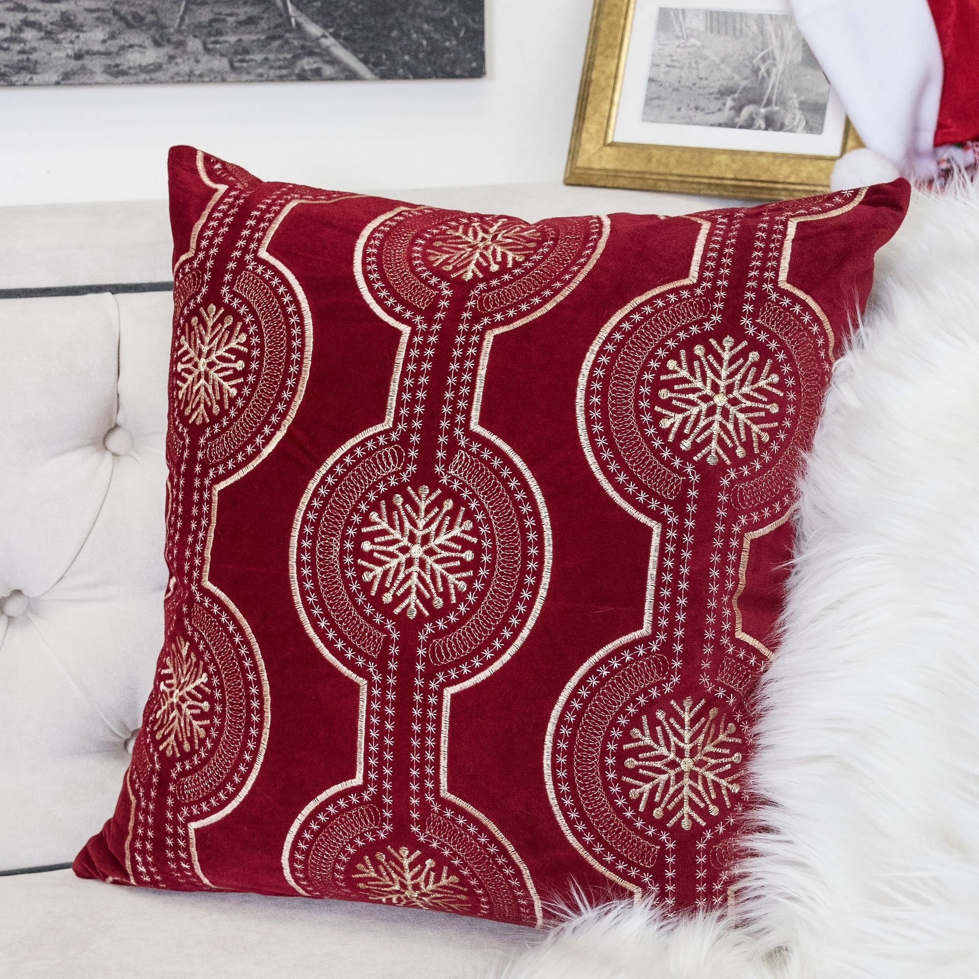 https://ak1.ostkcdn.com/images/products/is/images/direct/fc311b9ff419ae080826a530eb2bccebdb2aad3b/Lydia-Christmas-Holiday-Oversized-Pillow-with-Insert.jpg