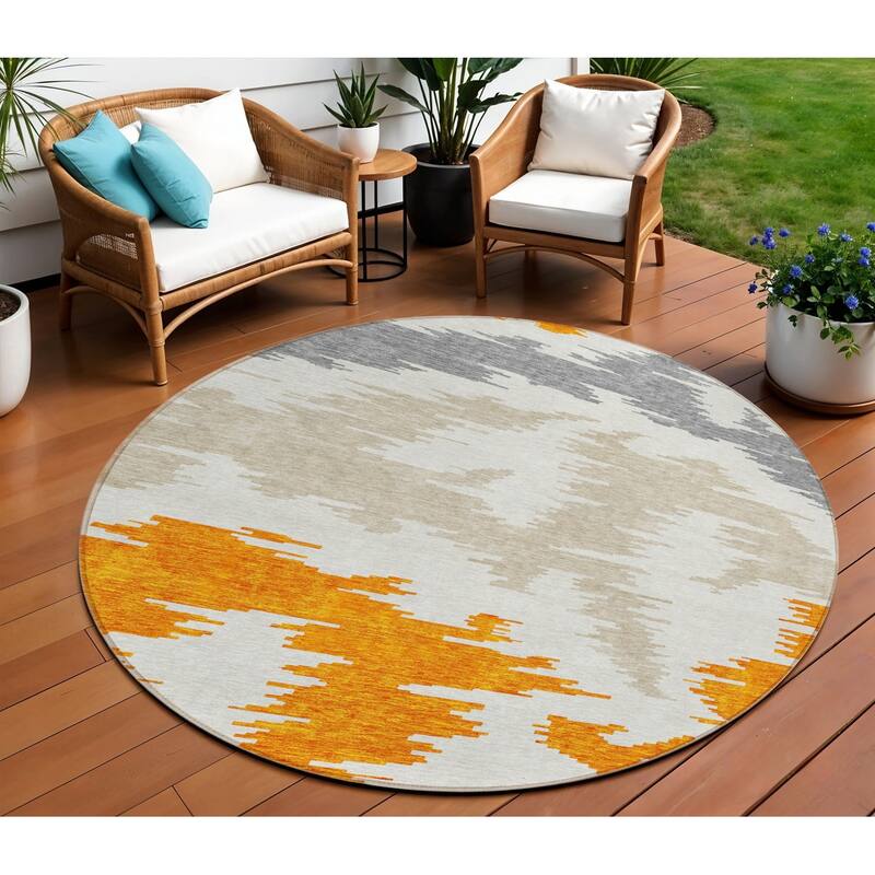 HomeRoots Abstract Transitional Rectangle Outdoor Rug - 8' Round