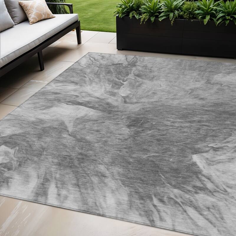 HomeRoots Abstract Transitional Rectangle Outdoor Rug - 5' X 8'