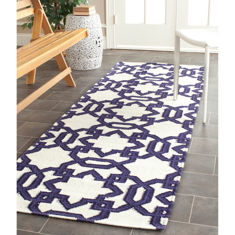 SAFAVIEH Handmade Flatweave Dhurries Hilpa Modern Moroccan Wool Rug - 2'6" x 8' Runner - Ivory/Purple