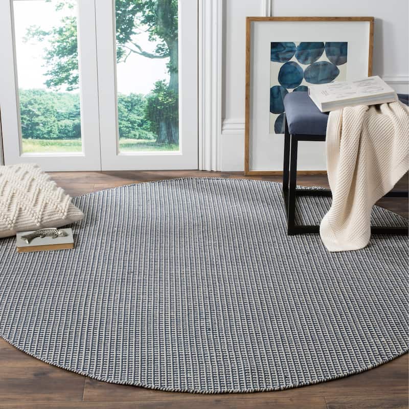 SAFAVIEH, Handmade Montauk Cliff Stripe Flatweave Cotton Fringe Rug - 6' Round - Ivory/Navy
