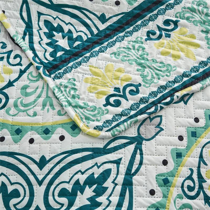 3 Piece Reversible Medallion Quilt Set All Season Bedding Set