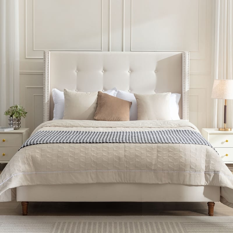 Exquisite Traditional Upholstered Queen Bed for Dreamy Bedrooms