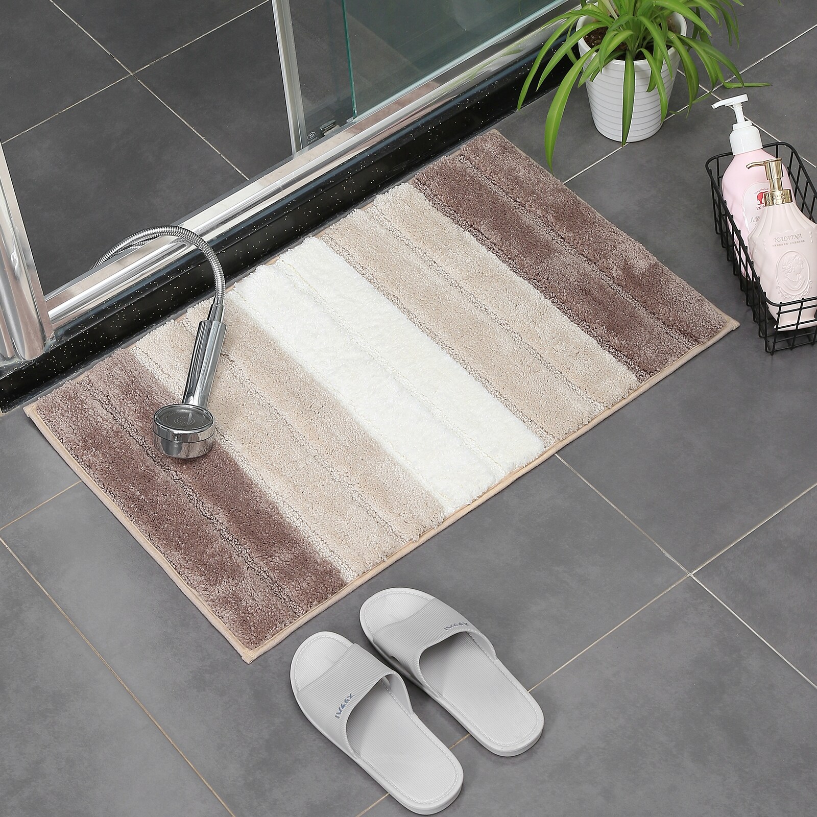 https://ak1.ostkcdn.com/images/products/is/images/direct/fc520f6ab3b1565e24cd730672ebc785f2f7593d/Striped-Bath-Rugs-Bathroom-Mat-Water-Absorbent-Non-Slip-Backing-Pads.jpg