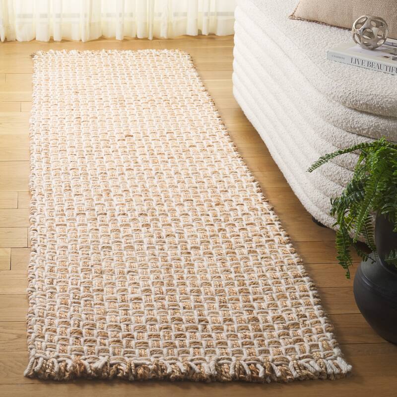 SAFAVIEH Handmade Natural Fiber Siena Farmhouse Fringe Jute Rug