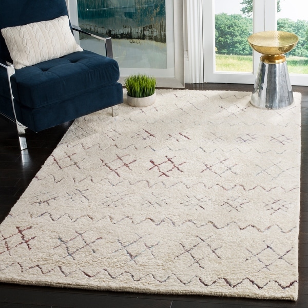 SAFAVIEH Handmade Casablanca Shag Blanchie Tribal Wool Rug. Opens flyout.