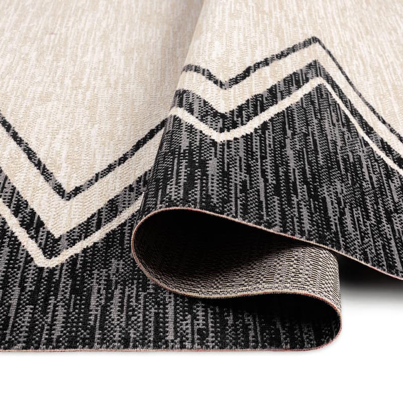 Nicole Miller New York Patio Sofia Leon Indoor/Outdoor Area Rug