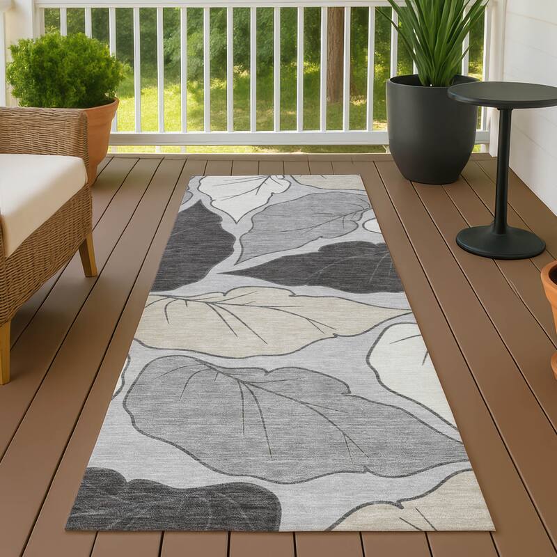 Machine Washable Indoor/ Outdoor Contemporary Floral Chantille Rug - Silver - 2'3" x 7'6"