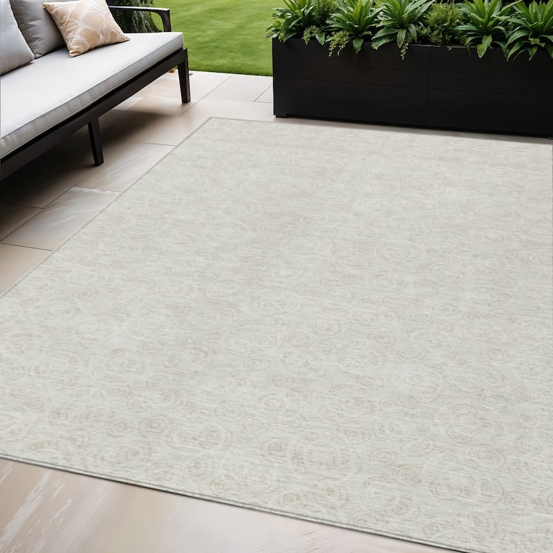 HomeRoots Geometric Transitional Rectangle Outdoor Rug - 5' X 8'