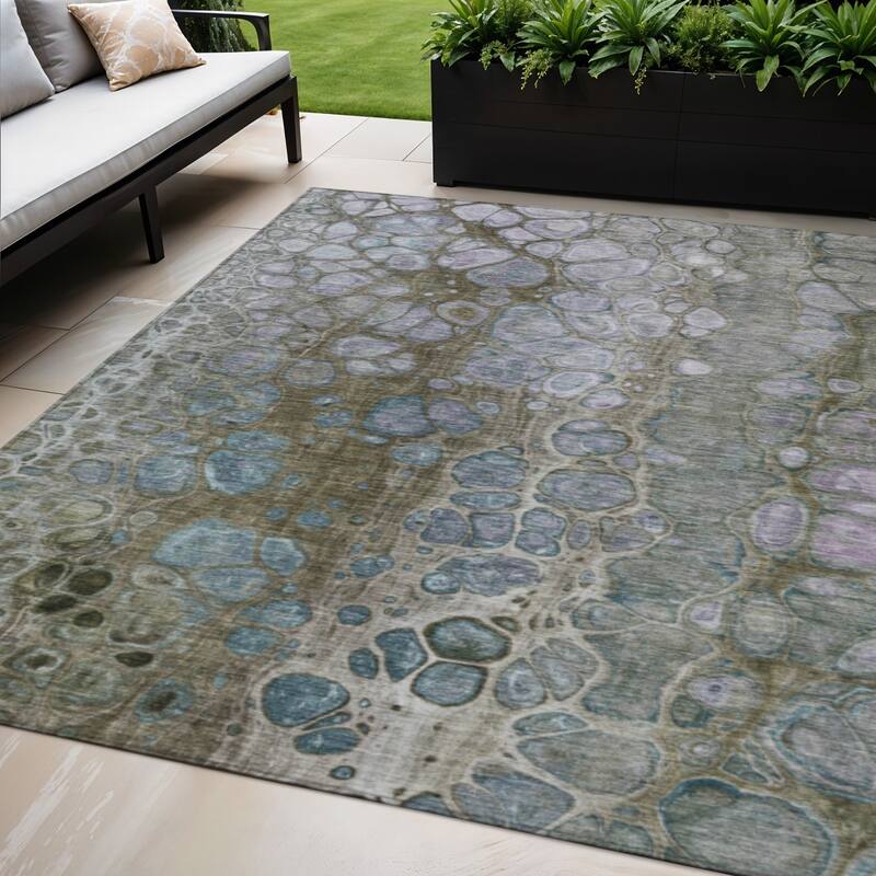 HomeRoots Abstract Transitional Rectangle Outdoor Rug - 5' X 8'