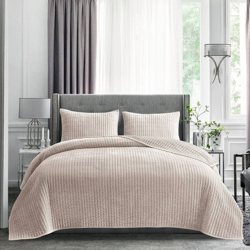Wonderful Velvet 3 Piece Quilt Set