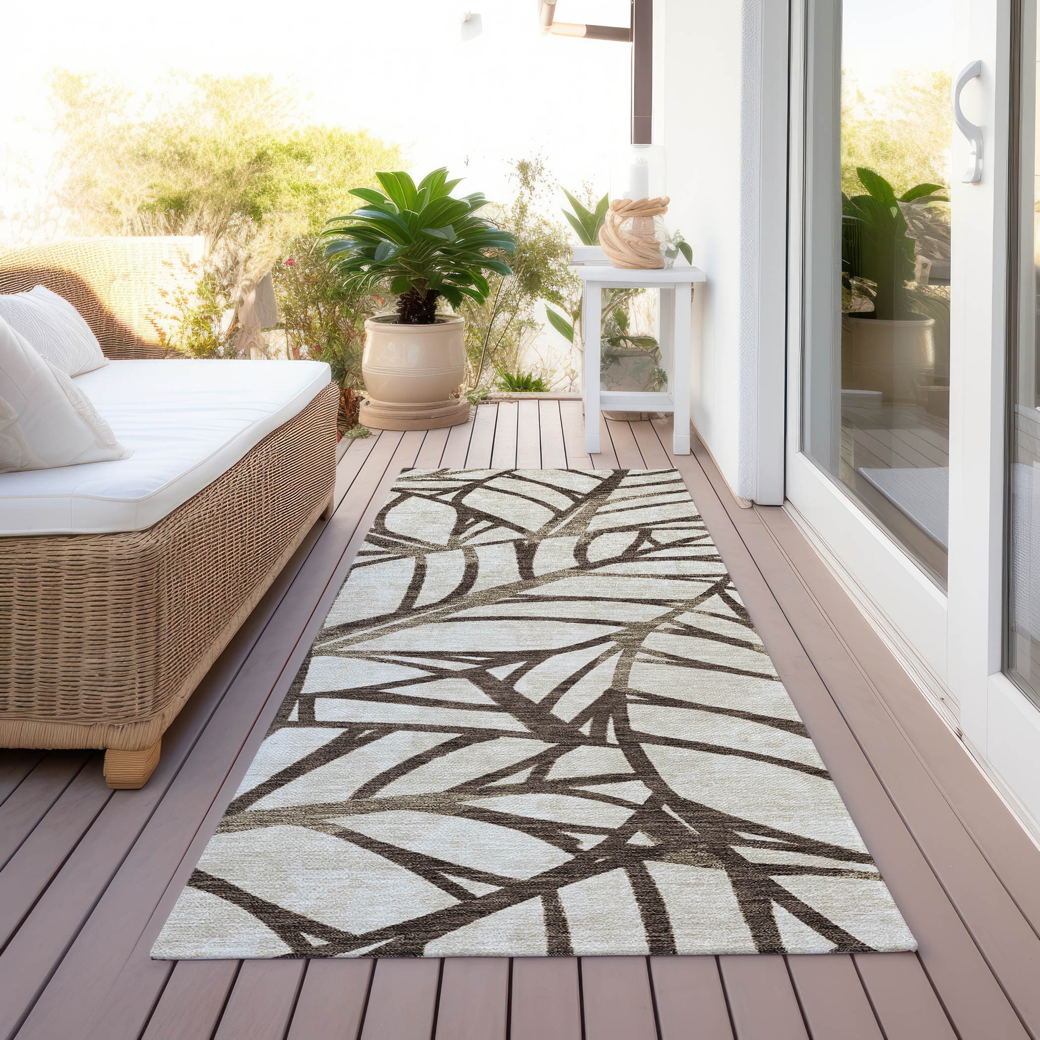 Machine Washable Indoor/ Outdoor Chantille Modern Palm Rug