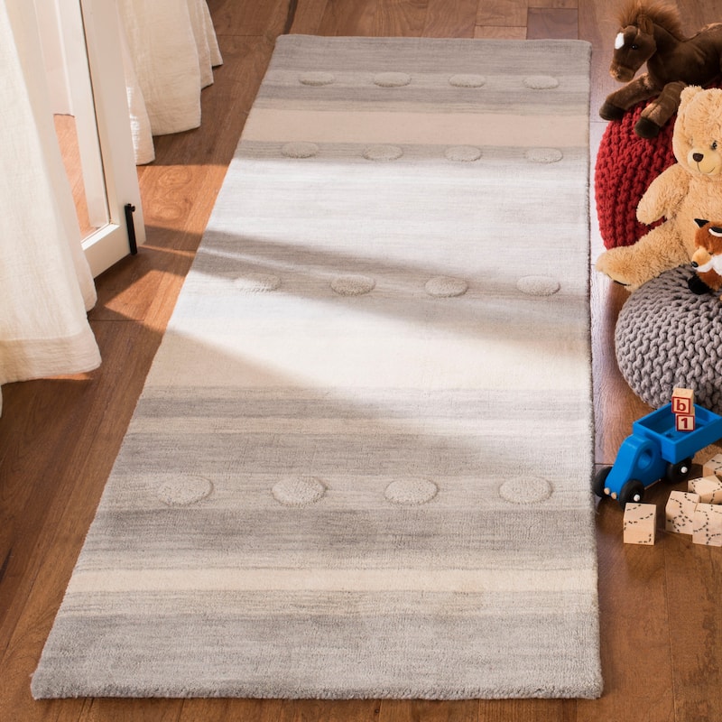 SAFAVIEH Handmade Kids Sandugash Wool Rug - 2'6" x  8' - Grey/Ivory - Runner/Rectangle