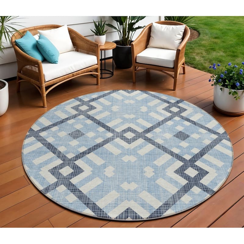 HomeRoots Geometric Transitional Rectangle Outdoor Rug - 8' Round