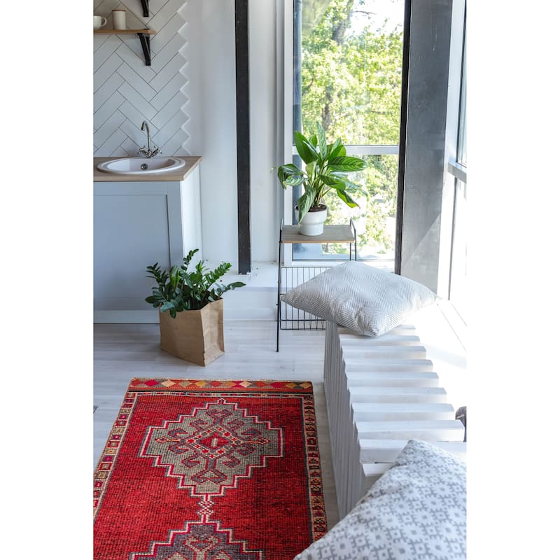 ECARPETGALLERY Hand-knotted Melis Vintage Red Wool Rug - 3'2 x 10'3