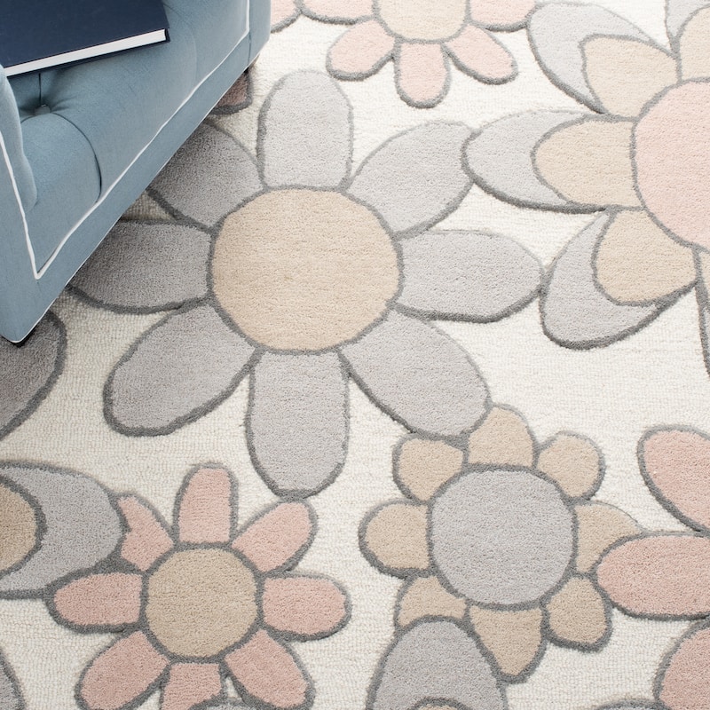 SAFAVIEH Handmade Kids Miens Floral Wool Rug