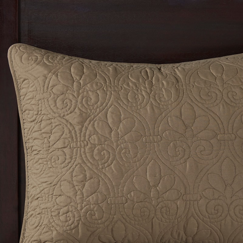 Madison Park Mansfield Reversible Oversized 3-piece Solid Texture Bedspread Quilt Set with Matching Shams