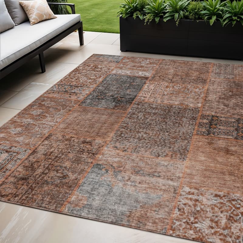 HomeRoots Patchwork Transitional Rectangle Outdoor Rug - 5' X 8'