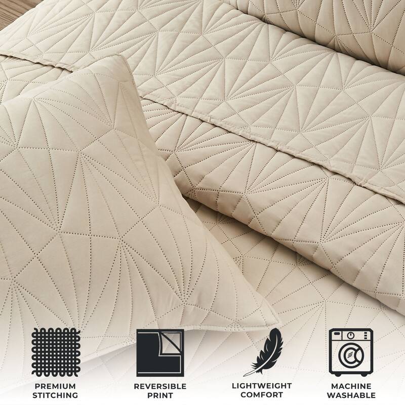 Premium Geometric Pinsonic Microfiber Quilt Set With Shams
