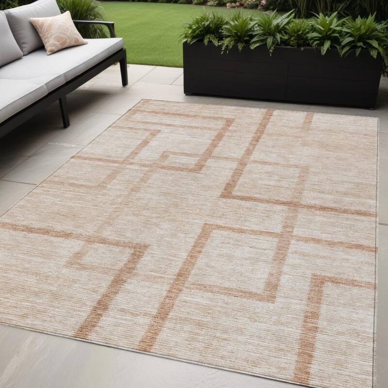 HomeRoots Geometric Transitional Rectangle Outdoor Rug - 5' X 8'
