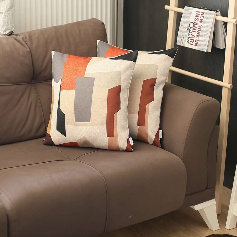 Homeroots Set of Two 18" X 18" Orange and Ivory Geometric Polyester Zippered Pillow Cover - Set of 2