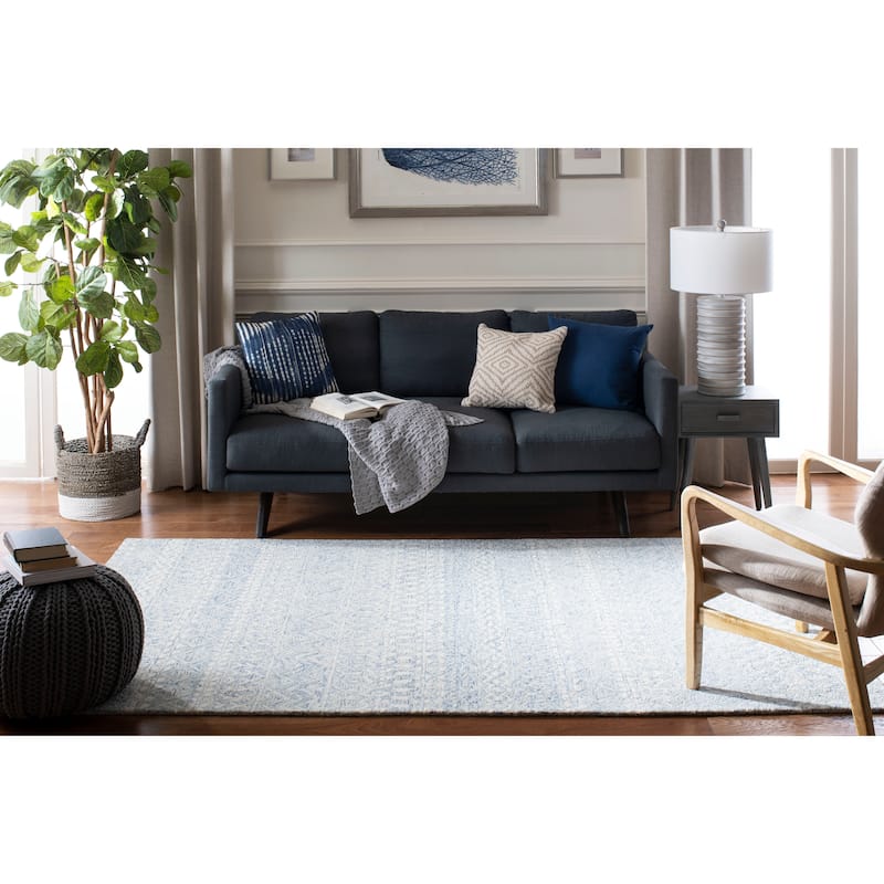 SAFAVIEH, Handmade Micro-Loop Fedosia Wool Rug