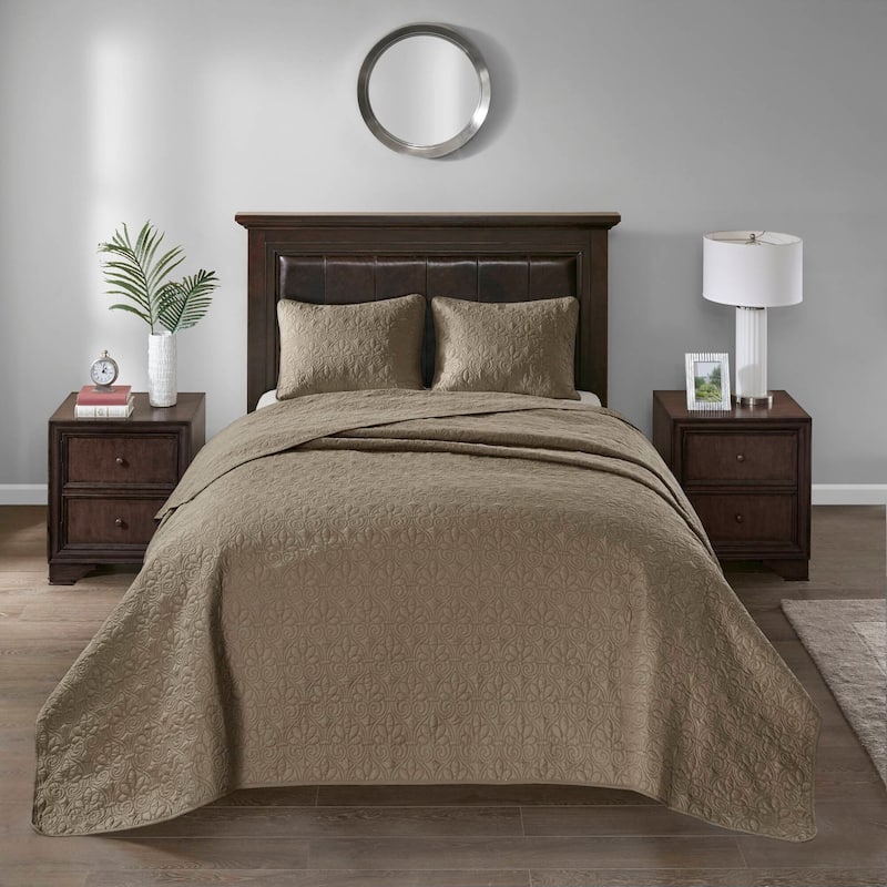 Madison Park Mansfield Reversible Oversized 3-piece Solid Texture Bedspread Quilt Set with Matching Shams