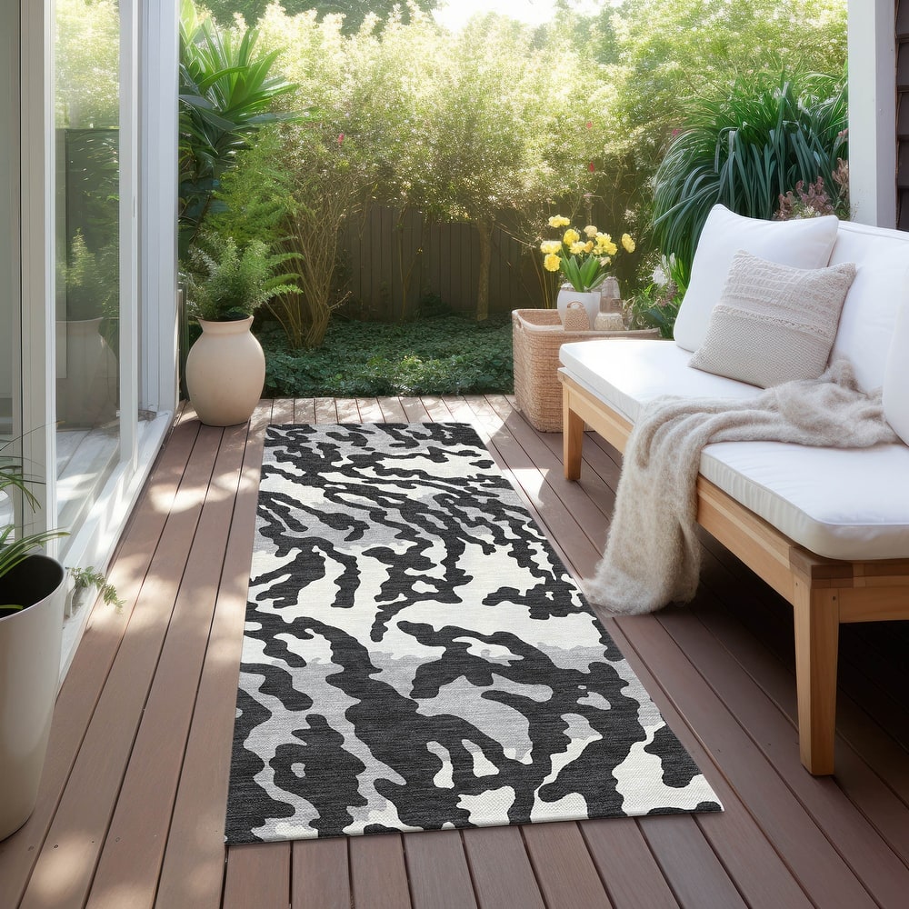 Machine Washable Indoor/ Outdoor Chantille Abstract Animal Print Rug