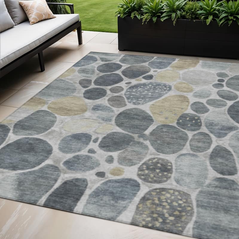 HomeRoots Geometric Transitional Rectangle Outdoor Rug - 5' X 8'