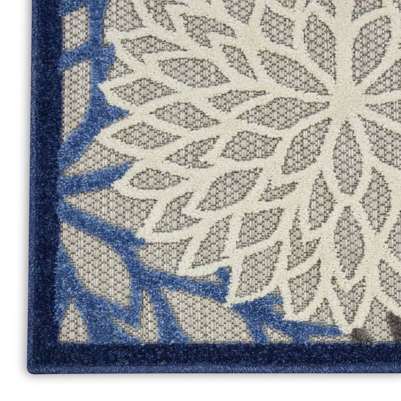 HomeRoots Contemporary Rectangle Outdoor Rug - 12' X 15'