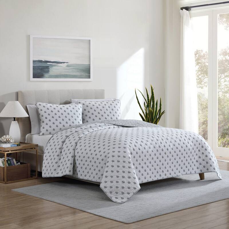 Nautica Coral Beach Blue Motifs Cotton Reversible White Quilt (3 Piece Set)