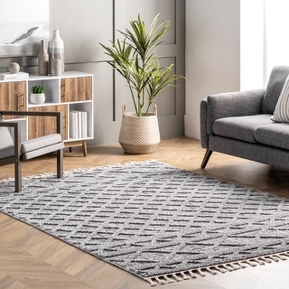 Nuloom Dottie Soft Shaggy Textured Trellis Tassel Area Rug
