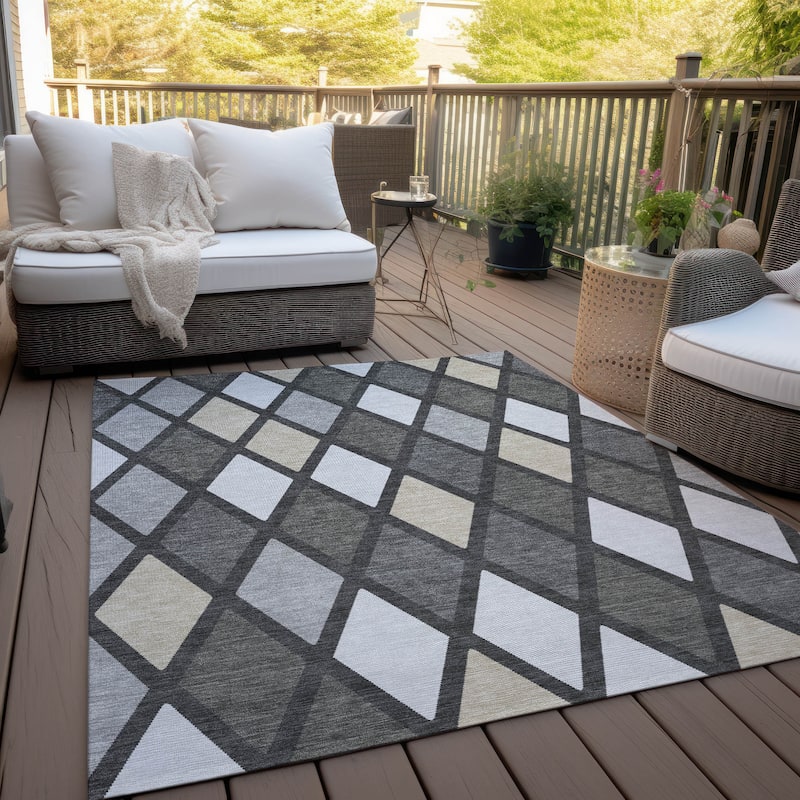 Machine Washable Indoor/ Outdoor Chantille Diamond Prism Rug