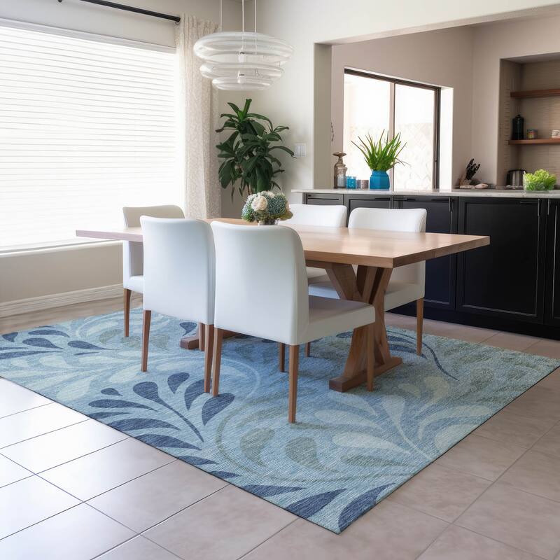 Machine Washable Indoor/ Outdoor Floral Arabesque Chantille Rug